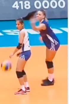 QueenHellaxx's tweet photo. Bella Belen sa teammates niya after the game: https://t.co/GKO8ngizCp