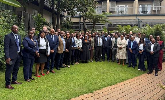 WFP teams across África 🇲🇼🇲🇿🇲🇬🇿🇼🇿🇲🇱🇸🇸🇿🇿🇦🇧🇼🇳🇦🇨🇩🇦🇴🇹🇿 were at a workshop in Joburg last week led by @SADC &amp; SADC Humanitarian and Emergency Operations Centre. Funded by <a href="/eu_echo/">EU Civil Protection & Humanitarian Aid 🇪🇺</a> &amp; organized by WFP, the workshop strengthened emergency response, early warning &amp; logistics preparedness.
