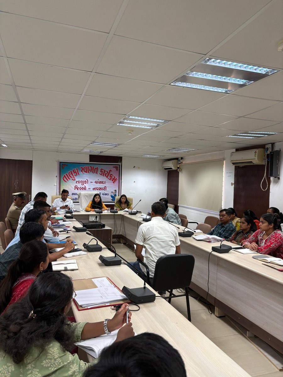 આજરોજ મામલતદાર કચેરી વાંસદા ખાતે તાલુકા સ્વાગત અને ગ્રામ સ્વાગત કાર્યક્રમ યોજવામાં આવ્યો, જેમાં અરજદારશ્રીઓના પ્રશ્નો રૂબરૂમાં સાંભળી નિયમોનુસારની કાર્યવાહી કરવા સબંધિત અધિકારીશ્રીને જણાવ્યું.
#swagatonline 
#grievanceredressal
#TalukaSwagat 
#GramSwagat 
<a href="/CMOGuj/">CMO Gujarat</a>
<a href="/JayantiRavi/">Jayanti Ravi</a>