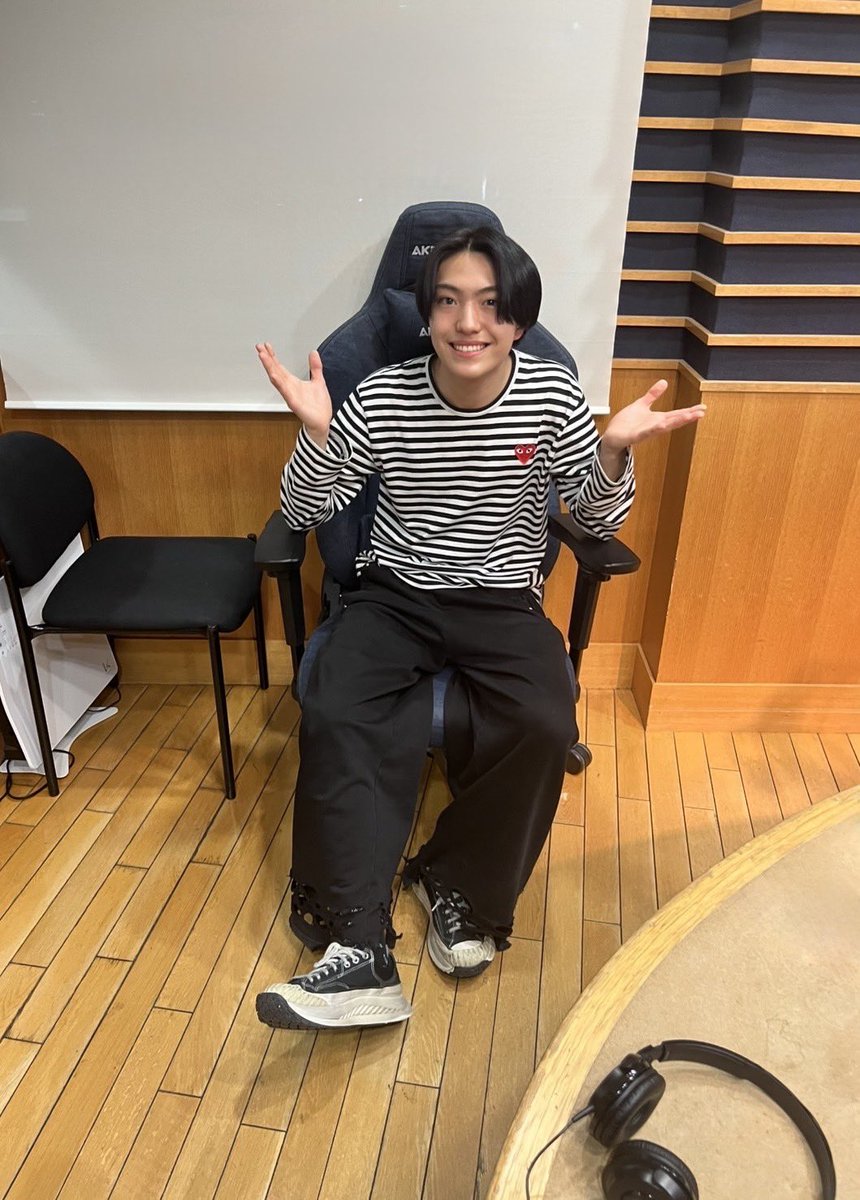 baribarisound's tweet photo. 3月24日(火) #カンバリ⚡️

こんバリ〜18:30〜19:00までは 
#井上一太 がお送りしてます

✉️テーマ
『単語でも文章でも、好きな英語』🔤

#関西ジュニア
#FM大阪 https://t.co/pIFu1lkXnE