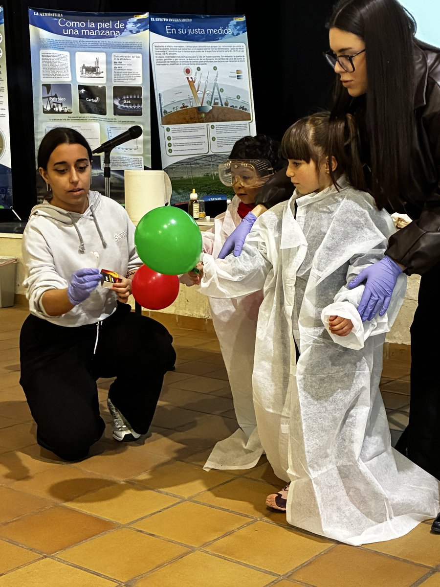 BajoCra's tweet photo. Gracias al Centro de Investigación y Desarrollo Tecnológico del Agua de la Universidad de Salamanca, disfrutamos ayer de una jornada experimentando juntos y aprendiendo sobre la importancia de cuidar el agua de nuestro planeta. ¡Nos encantó! 💦🚿🌊 https://t.co/7tslWUQ3e6