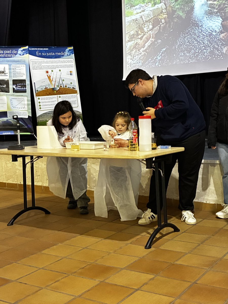 BajoCra's tweet photo. Gracias al Centro de Investigación y Desarrollo Tecnológico del Agua de la Universidad de Salamanca, disfrutamos ayer de una jornada experimentando juntos y aprendiendo sobre la importancia de cuidar el agua de nuestro planeta. ¡Nos encantó! 💦🚿🌊 https://t.co/7tslWUQ3e6