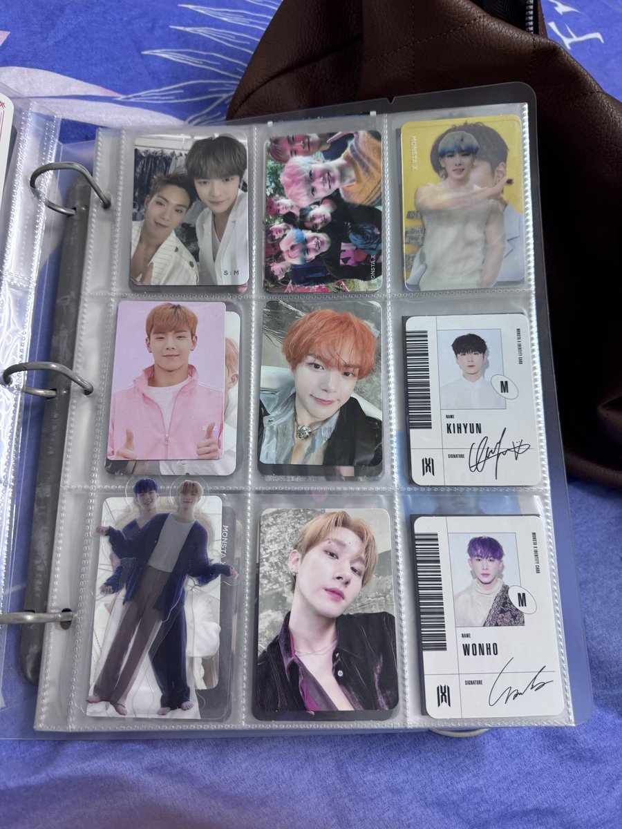 WTS OFFICAL PC MX !!! 

Each PC RM 8 🫶🏻 nak letgo memurah je sebab baru teringat bnyak sangat ada pc monek. 

Prefer meetup on this sabtu dkat venue 🩵🩶

#MONSTAXINMY #MONSTAX_THEX_NEXUSINKL 
 #MONSTAXinKL