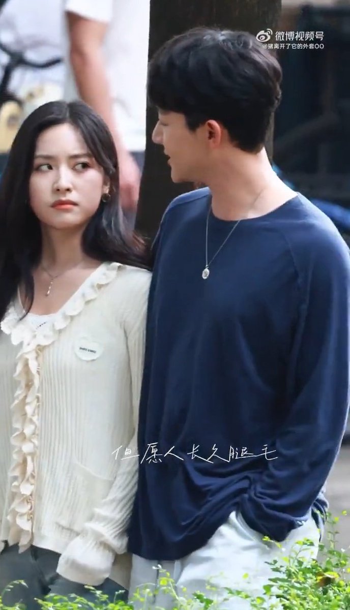 [nihao] ⚠️ Be With Me syuting

papa Sun Jicheng ngapain mamah Zhou Yu sihh sampai di side eyes gitu kann 😭😭🫵🫣 aku ga ikut²an yaa pah 

aktor: Shen Yue &amp; Zhang Wanyi