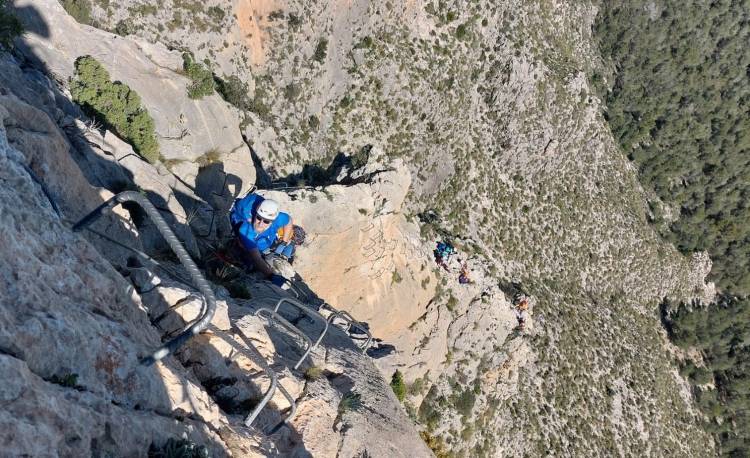Advendure_Net's tweet image. Alicante Via Ferrata: Εκεί που η περιπέτεια συναντά τη Μεσόγειο! Γράφει ο Νίκος Τόδουλος ---&amp;gt; advendure.com/index.php/pros…

#viaferrata #climbinglife #mountainexperience #adventuretravel #Alicante #outdoorlife #verticalworld