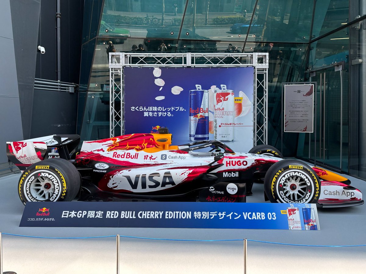 sakaki787's tweet photo. 昨日に続いて 今日は原宿で
レッドブルチェリーエディション
マシーン展示見てきました
何度見てもカッコいい 今日はレッドブルサンプリングもいただきました✌️
#レッドブル
#VCARB03
#原宿 https://t.co/61pEyVXrSi