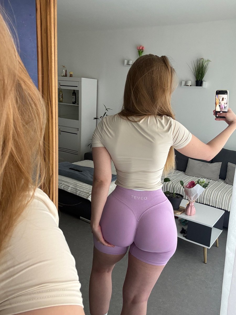 lylybloomfit tweet media