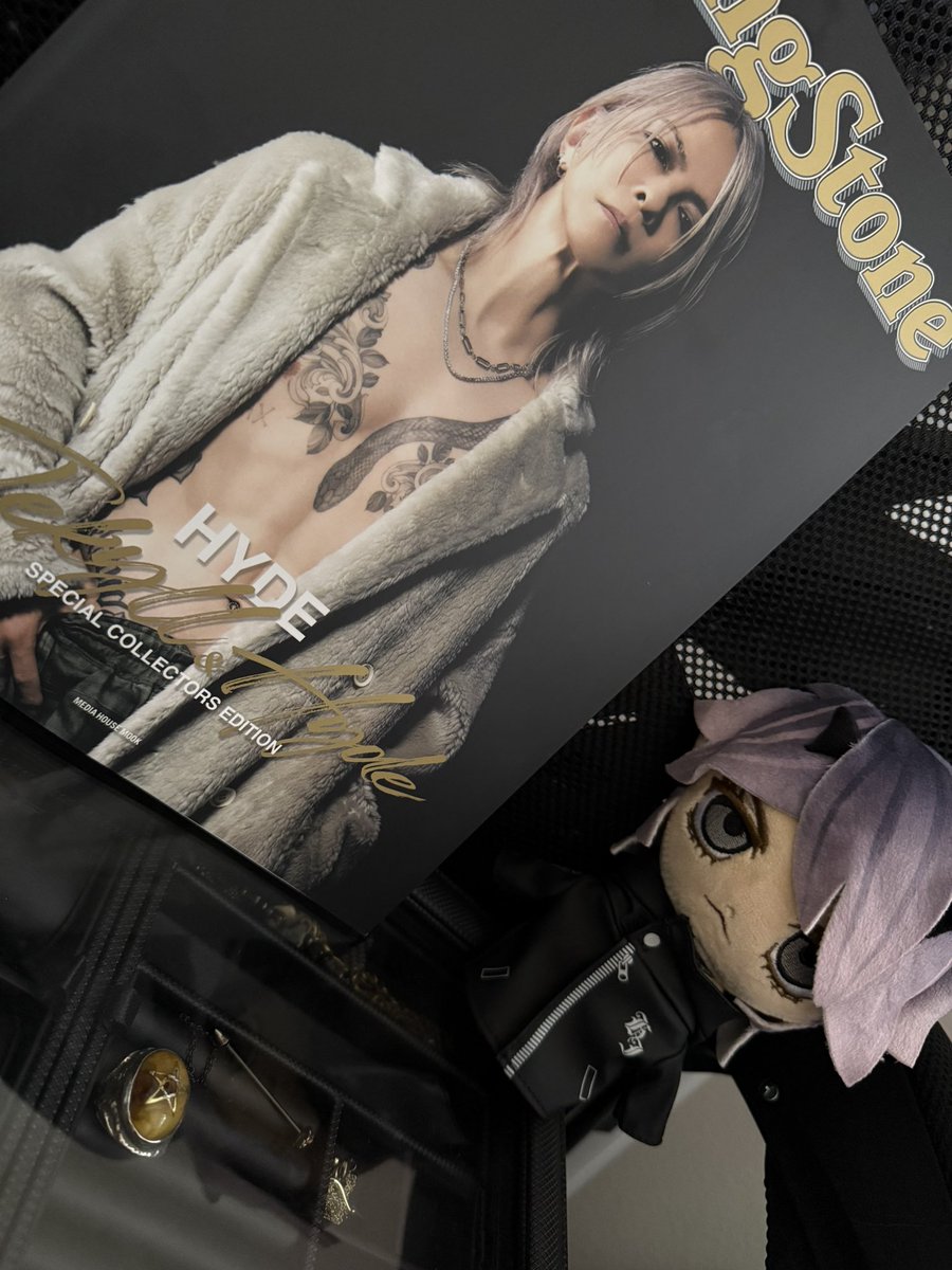 hydeist__666__'s tweet photo. 無事買えて良かった✌️
時間ある時ゆっくり読も🥺

 #HYDE
 #RollingStones https://t.co/mylJs6wudF