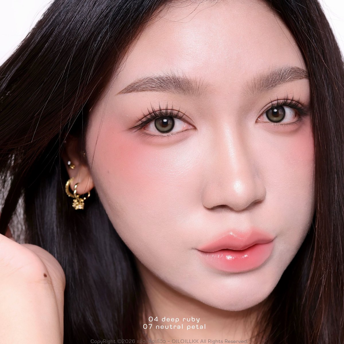 JAVIN DE SEOUL-wink cushion shade primer เป็นทั้งไพรเมอร์/เบสปรับสีผิว/บลัช/ไฮไลท์ครบเลย ใช้ได้หลายแบบมาก

ใช้สี 04/07 มาเป็นบลัช โคตรจะนัวร์