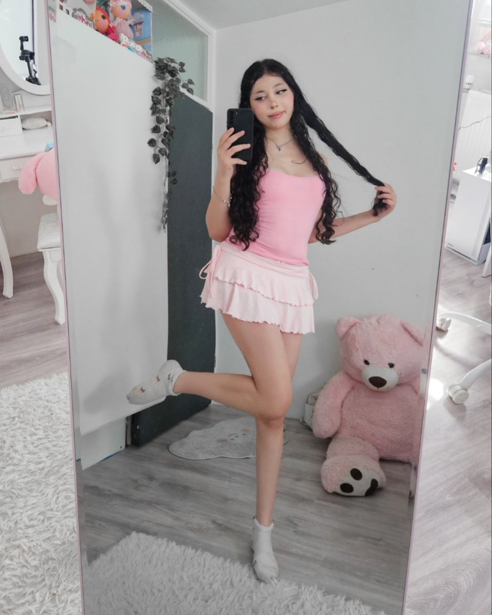 purutrap's tweet photo. IM TRANS AND STILL FEMALE ! 🏳️‍⚧️ https://t.co/cu9uALt1dS