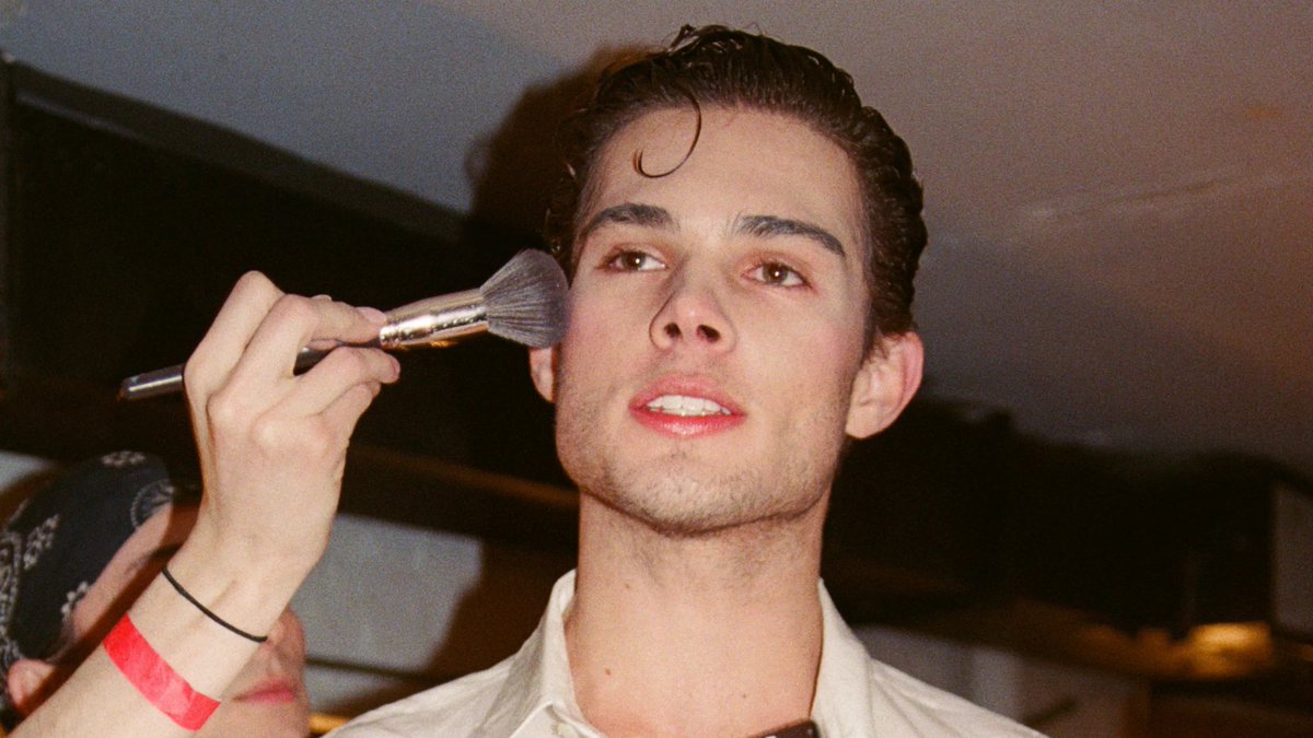 RE-OPEN THE SIZZLERS tweet media