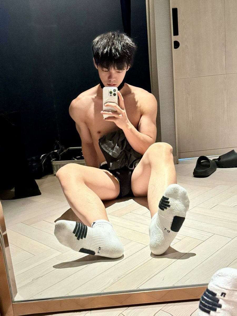 绝世小pooo tweet media