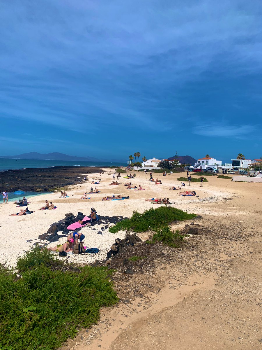 bobg611's tweet image. Hazy day but turned very pleasant. #corralejo #canaries #dunes