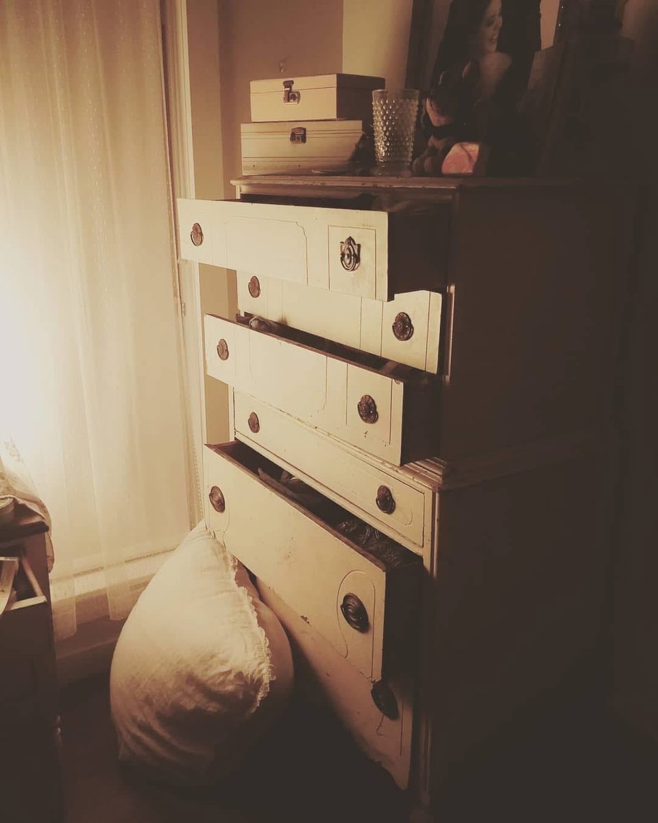 This photo is such an accurate representation of our life. We are the Gore family and we leave doors ajar and drawers pulled out and our minivan is a pit. And what's funny is how HARD we try to be tidy!! Imagine if we gave up!! 😂😂