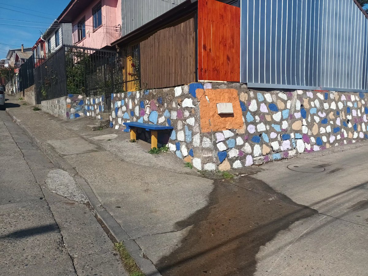 PatoBoeri's tweet photo. @essbio Calle Esteban de Sosa N° 510, Villa Margarita, Penco.
Esa rotura de agua potable en el pavimento lleva aproximadamente 8 días corriendo. Favor ver!! https://t.co/mfnTh9SkIS