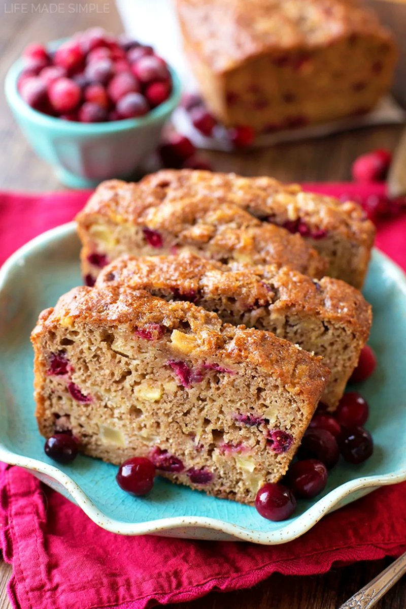 LMadeSimple's tweet image. Recipe ➡️ tinyurl.com/3h6dwn8w
Sweet apples, tart cranberries, and a soft buttery crumb make cranberry apple bread always a good idea, especially fresh out of the oven 🍎 #QuickBread #FoodInspo