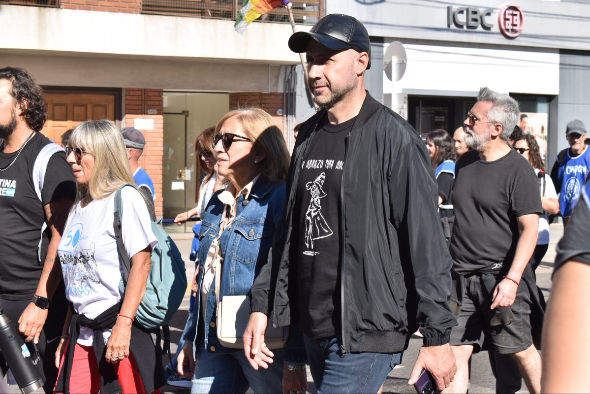 A 50 años del Golpe Genocida

Por esto marchamos, porque seguimos exigiendo saber la verdad: dónde estan los 30 MIL desaparecidos? Los seguimos buscando.

Memoria, verdad y justicia 🤍

#NuncaMás