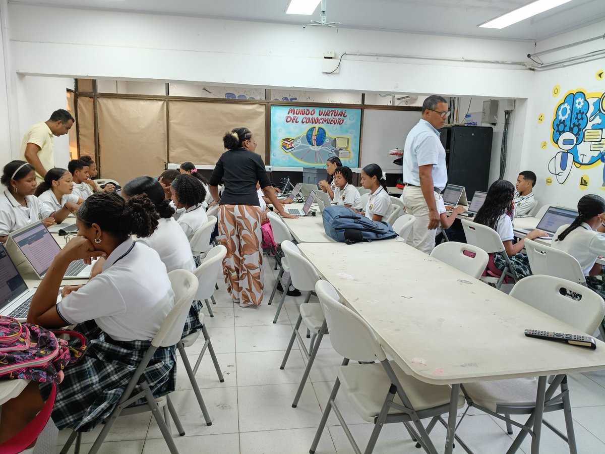 blisneida tweet media