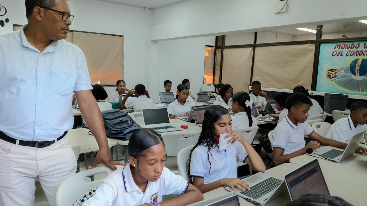 blisneida tweet media