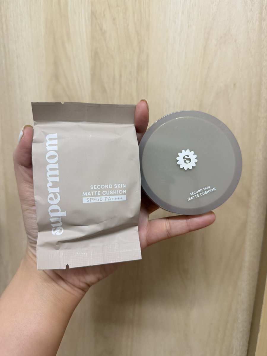 NRCF1's tweet photo. ส่งต่อ cushion supermom สี 1.2 vanilla ใช้ไม่ถึง 10 ครั้ง มีรีฟิลอันใหม่ให้ 
ขาย 150 รวมส่งค่ะ 

#ส่งต่อเครื่องสำอาง #ส่งต่อคสอ #ส่งต่อเครื่องสำอางค์ #ส่งต่อsupermom https://t.co/YjcyuvqvUq
