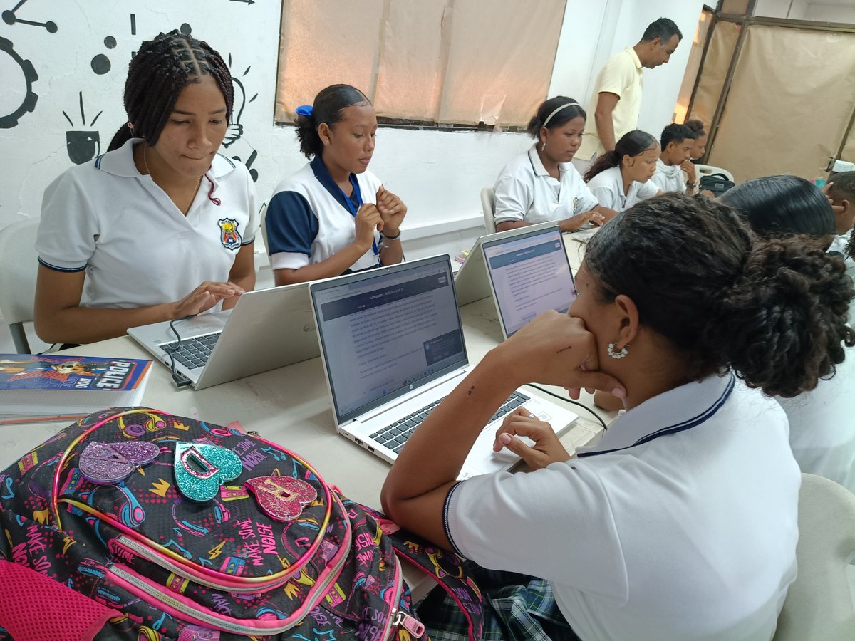 blisneida tweet media