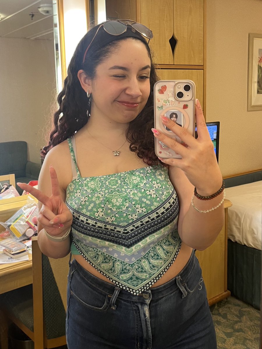 &alyssa🦋 d-15 🎩 tweet media