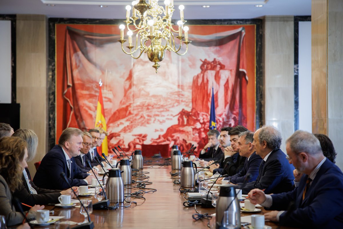 NoruegaenEspana's tweet photo. Reunión nórdica 🇳🇴🇸🇪🇫🇮🇮🇸 muy fructífera con el @Congreso_Es hoy, donde se abordó varios temas de interés común sobre los retos globales compartidos entre España y nuestros países. https://t.co/tu6mJNxHpq