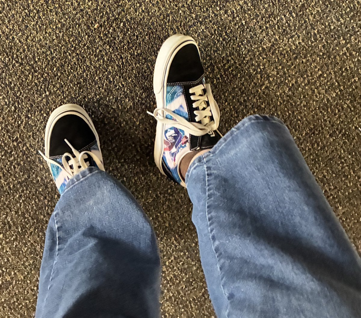 moon シ tweet media