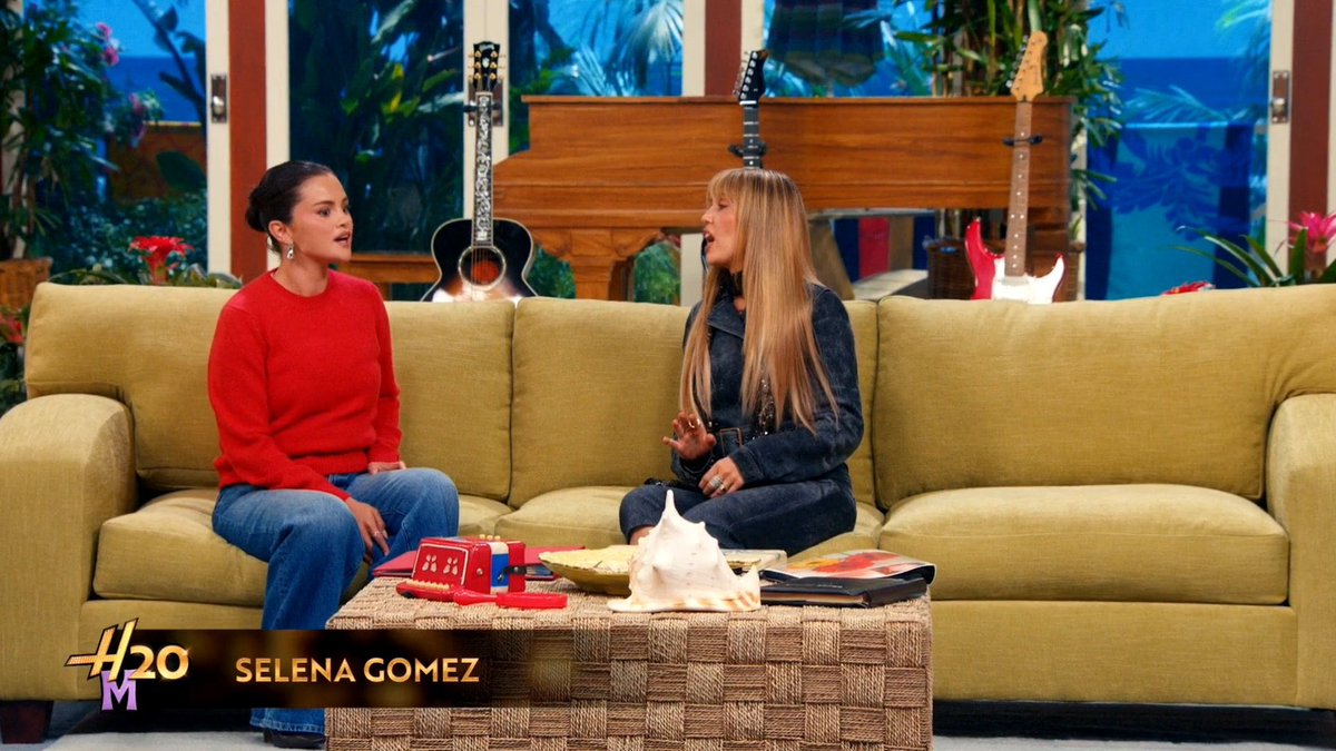 WorldwideSelG's tweet image. Selena Gomez in “Hannah Montana 20th Anniversary Special” with Miley Cyrus