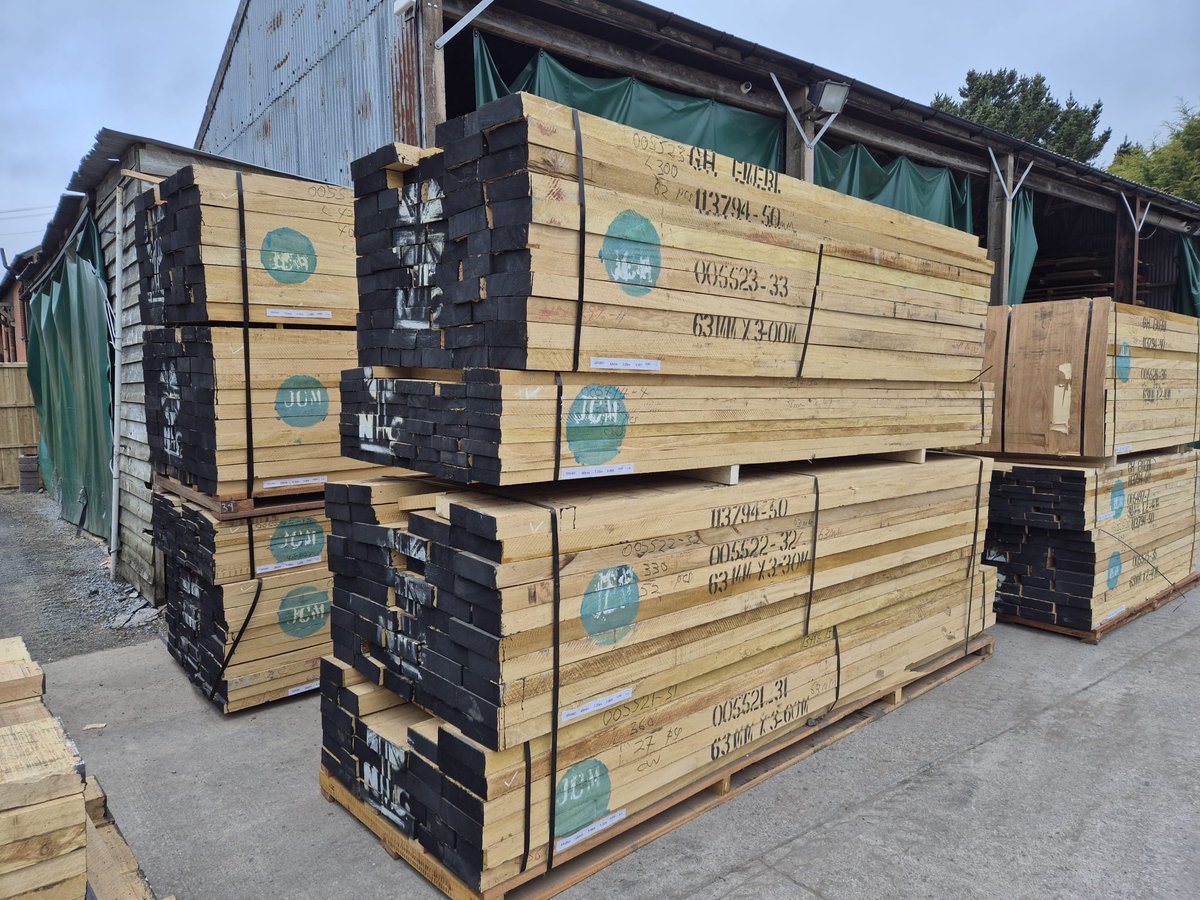 devon_hardwoods's tweet image. Fresh Idigbo just landed 👀🌳

1"-3" stock, random width &amp;amp; length, straight from one of our top mills.

A versatile, reliable hardwood that's always a favourite for joinery projects 🔨🌟

#idigbo #hardwood #joinery #furnituremaking #woodworking #timbermerchant #timbersupply