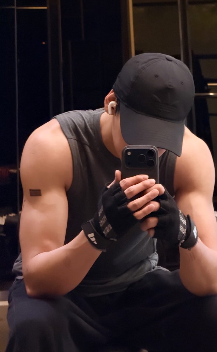 ว๊ายยยยเเรงมากกกก..💪💪แรงมากกกก
มาเก๊ามันมีอะไรน๊าๆๆ หรือว่าจะถอดเสื้อคู่ อร๊าาาาากกกกกก รอไม่ไหวเเร้วว มันจะเริ่ดดดดเอานะค่ะคุณพรี่่😌😌😘😘😘😘
#MarkTuan 
#BamBam 
#GOT7