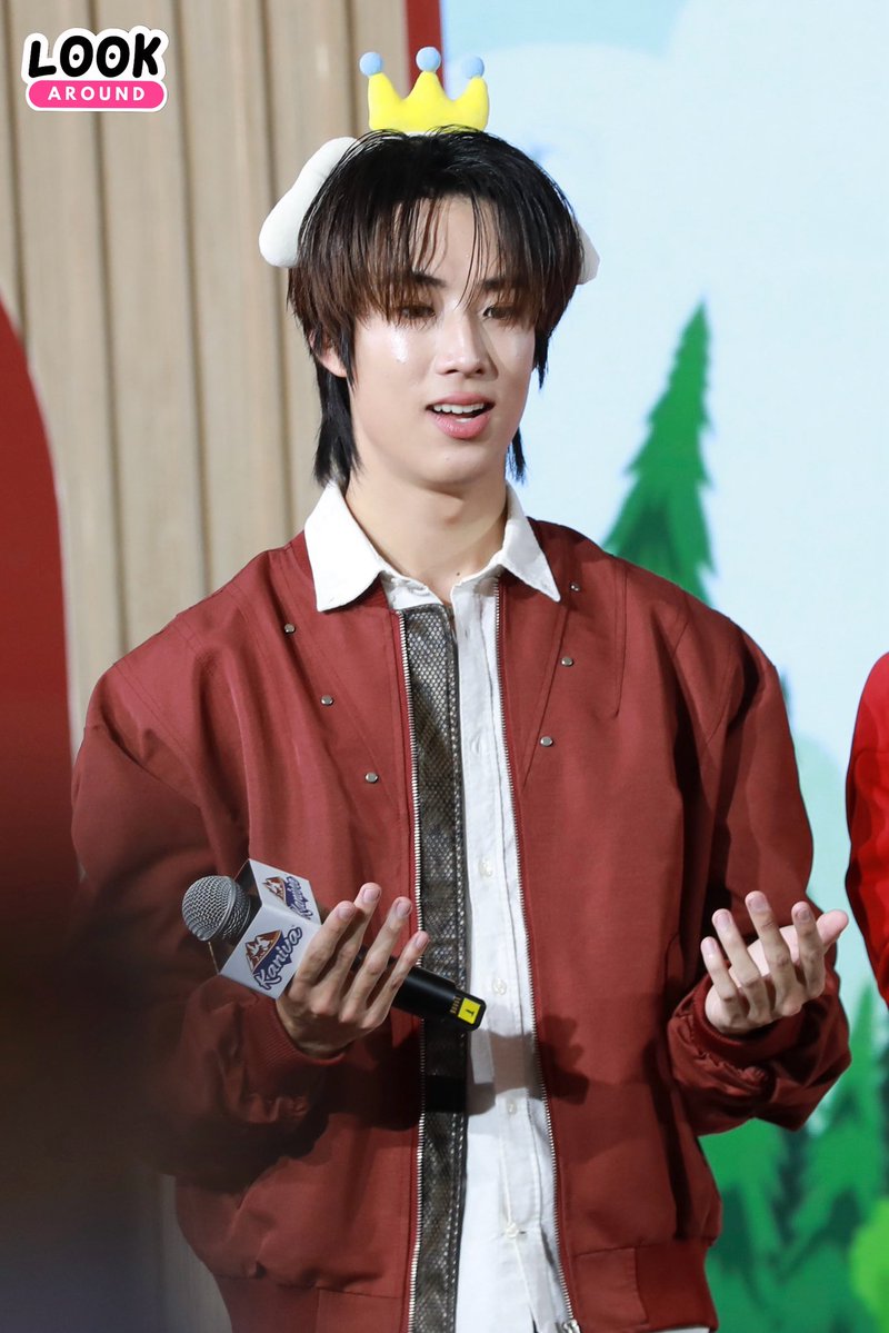 LookARound tweet media