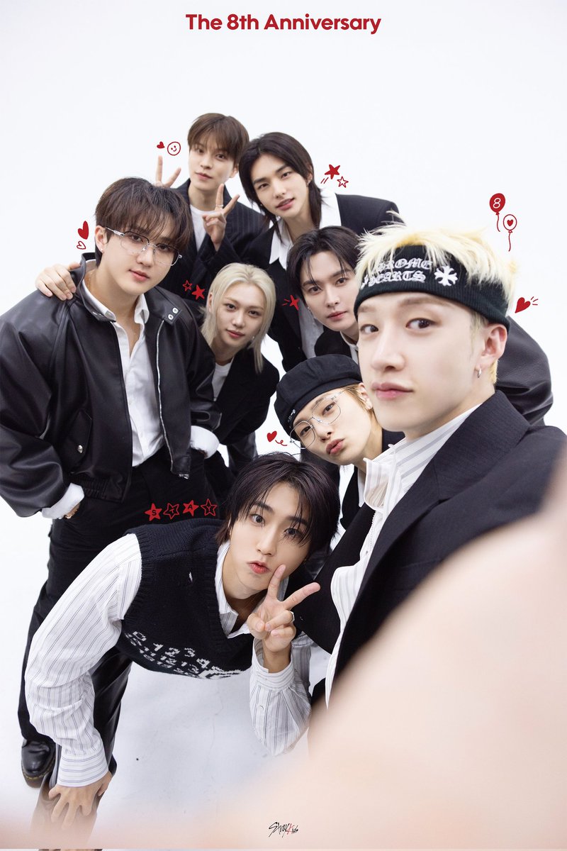 peypercraft's tweet photo. My 8 favorite artists 💖

#스키즈와_채울_8번째_포토북
#AllWeNeed_is_StrayKids
#StrayKids8thAnniversary https://t.co/3bfClsADNq