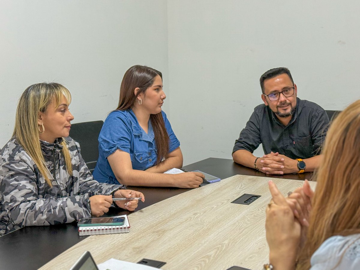 👥 Mesa de trabajo con habitantes de Bosque Alto y Alborada

Escuchamos a la comunidad y abordamos temas como seguridad, alumbrado público y propuestas de mejora para el sector.

Seguimos trabajando de la mano con la gente 🤝✨

#GestiónAlDía
<a href="/PartidoMIRA/">Partido MIRA</a>