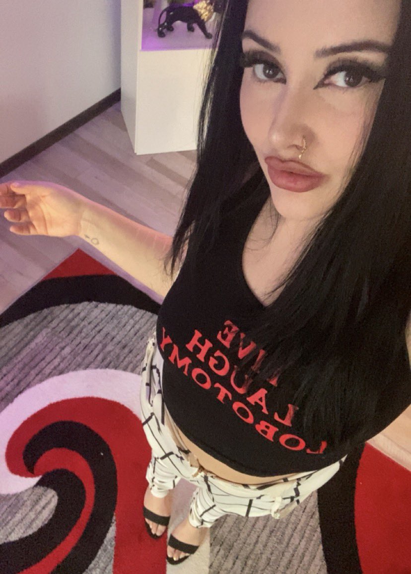 ℛℴ𝓈ℯ 𓆩♡𓆪 tweet media