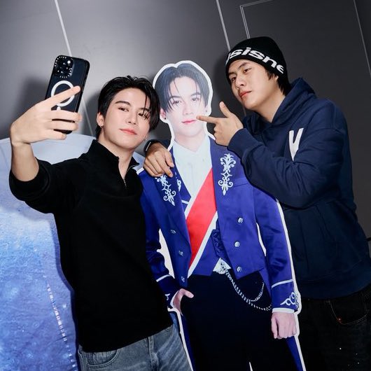 ૮ เก้อเก้อ ა tweet media