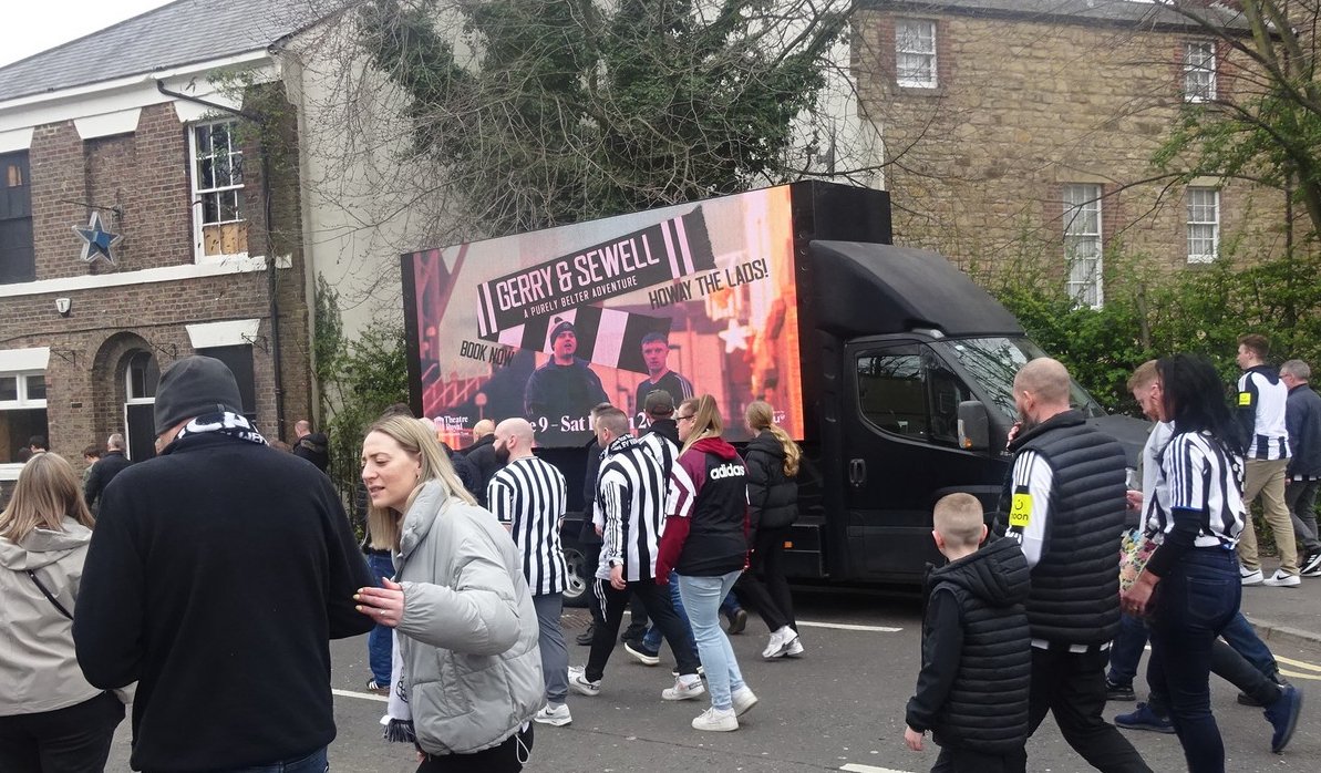 AdsDirectLtd's tweet image. @TheatreRoyalNew received some amazing exposure of their forthcoming hilarious blockbuster show 'Gerry &amp;amp; Sewell' on our dynamic #digivan at the recent @NUFC  derby match. Read more here- theatreroyal.co.uk/whats-on/gerry… For #advertising #design #merchandise #print📧 media@adsdirect.org.uk