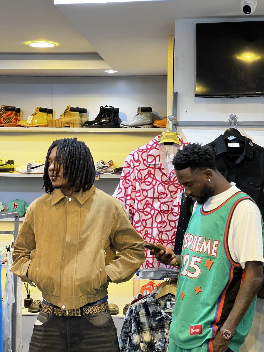 valking ♔ tweet media