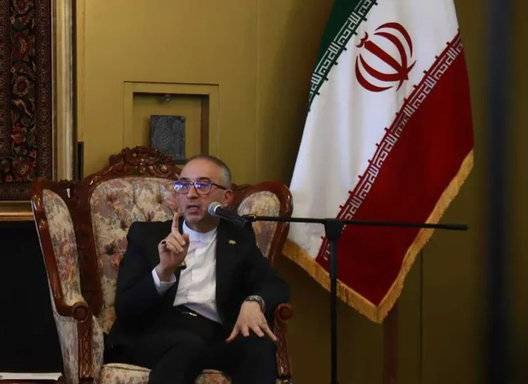 Abolfazl Pasandideh, embajador de la República Islámica de Irán en México, aseguró, en entrevista con Ciro Gómez Leyva, que están listos y dispuestos para resistir 6 meses en la guerra contra EU e Israel, y aclaró que no existe ningún diálogo con Donald Trump, pues "ellos son un