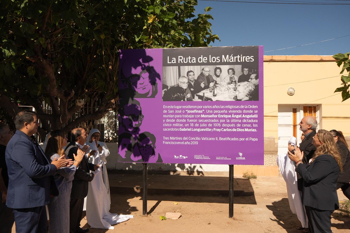 QuintelaRicardo's tweet photo. A 50 años del golpe militar, seguimos marcando la huella de nuestra historia.
Hoy señalizamos la Ruta de los Mártires, justo frente a esa pequeña vivienda donde las hermanas "Josefinas" trabajaban con tanto amor junto a nuestro querido Monseñor Angelelli. Un lugar de fe y compromiso que la dictadura quiso silenciar aquella noche del 18 de julio de 1976, cuando se llevaron a Gabriel Longueville y a Fray Carlos de Dios Murias.
Memoria, Verdad y justicia.
