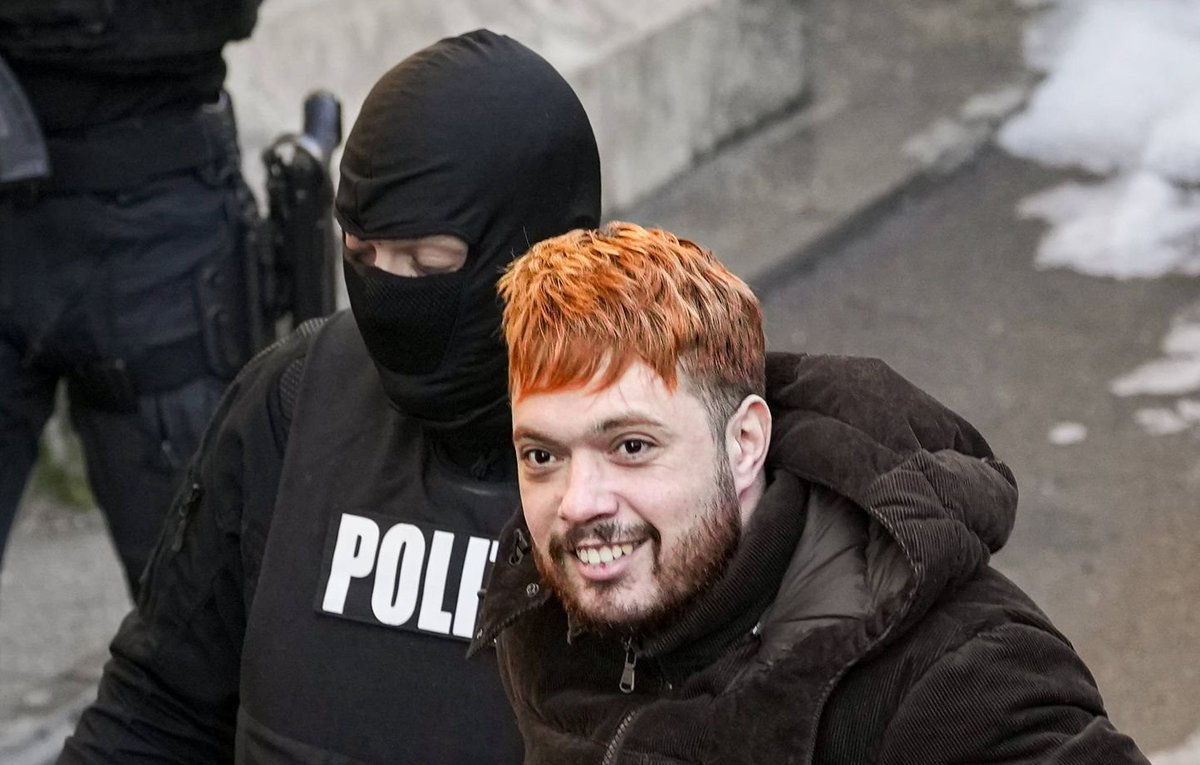 Somebody tweet media