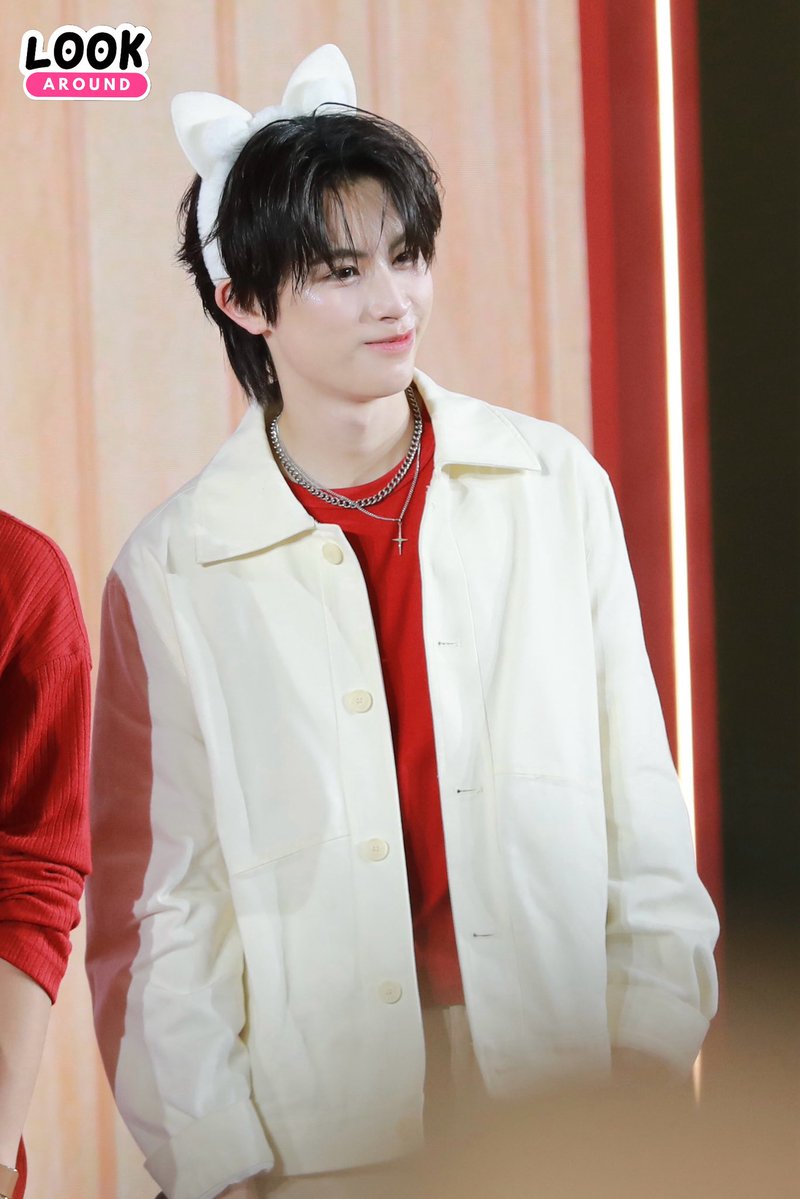 LookARound tweet media