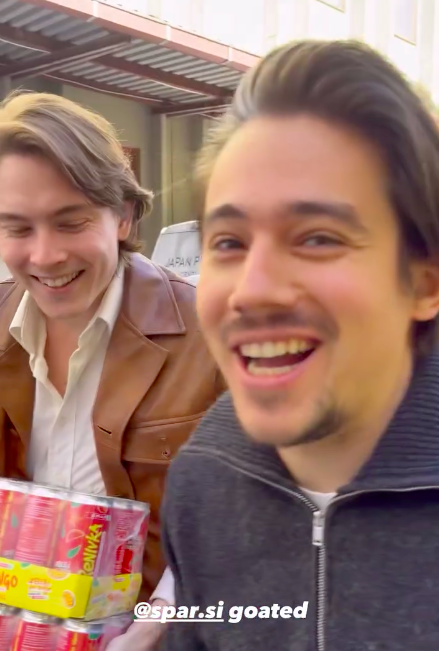 ダリア tweet media