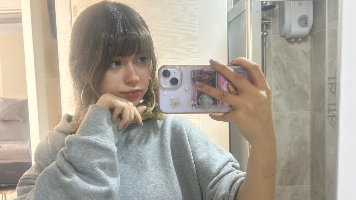 𝗟𝗔𝗥𝗔ଓ tweet media