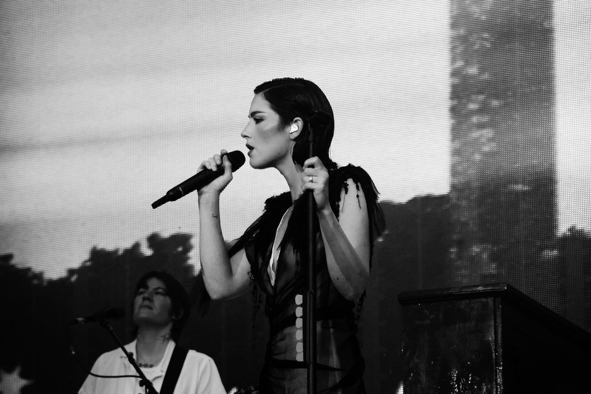 charlie 🚩 tweet media