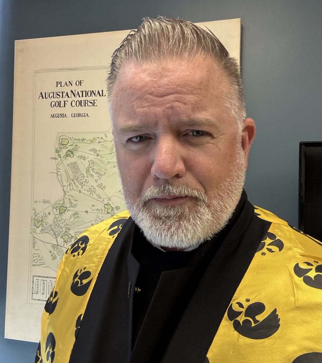 SHistorians's tweet image. In my “real job” I work with a large number of Florida Grads. 

Me in the office today. 

#GoHawks