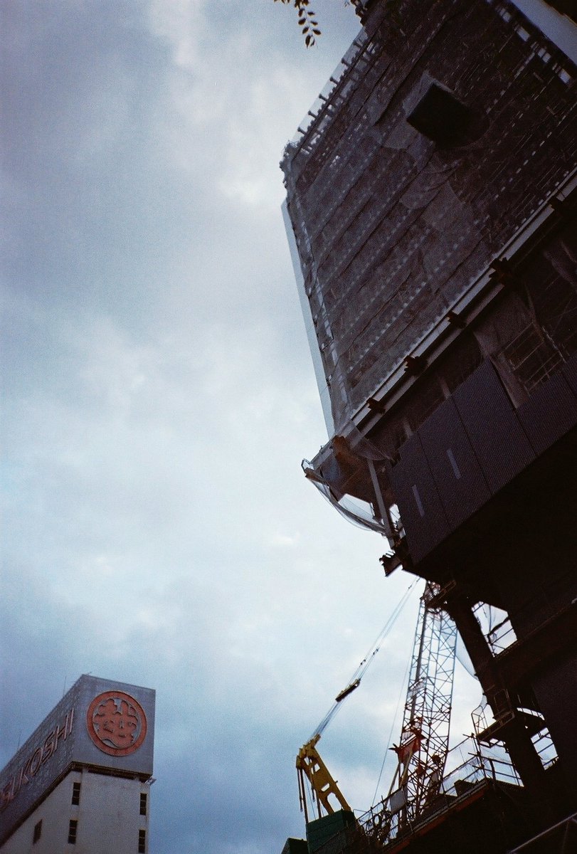 sovtron's tweet image. そんでこっちはちゃんと動くキリル文字LC-Aで撮ったほうかな。色がまだまともなのは撮ってすぐ現像に出したからかしら。#LOMO #LCA #フィルムカメラ