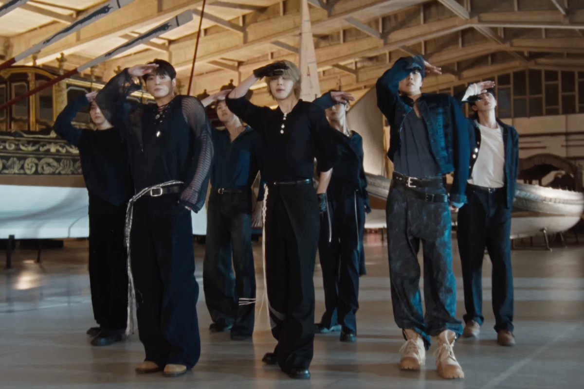 soompi's tweet photo. WATCH: #BTS Officially Releases Performance Video For "SWIM"
https://t.co/qPW1nJNB4Y https://t.co/E8TjqOQ8LN
