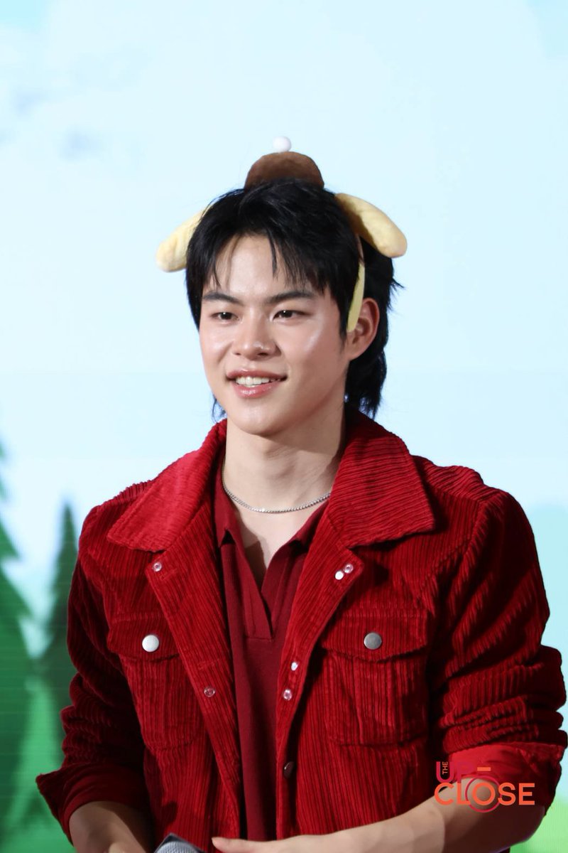 The Up-close tweet media