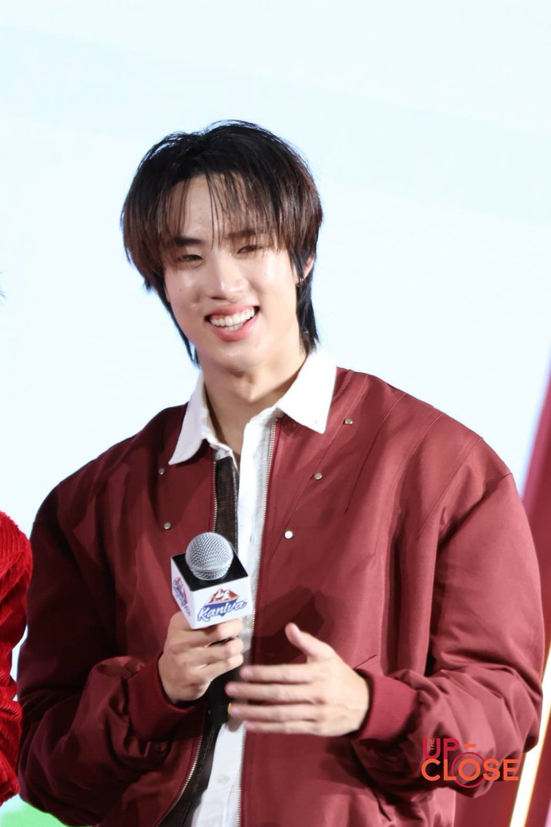 The Up-close tweet media